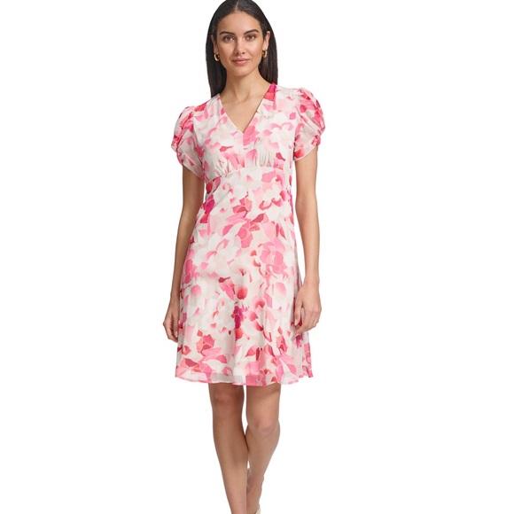 Women’s printed V neck, short sleeved A line dress - Picture 1 of 4